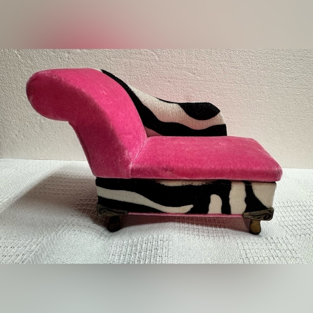 This is a vintage hot pink velvet chaise lounge jewelry